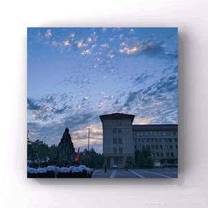 JK制服自慰逼逼
